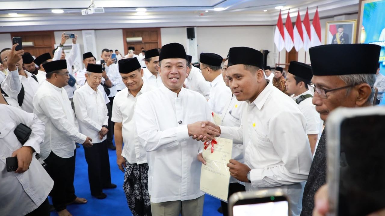 Serahkan 243 Sertipikat Tanah Wakaf di Jawa Tengah, Menteri Nusron: Bagian dari Program Prioritas Nasional Selesaikan Kepastian Hukum Aset Umat