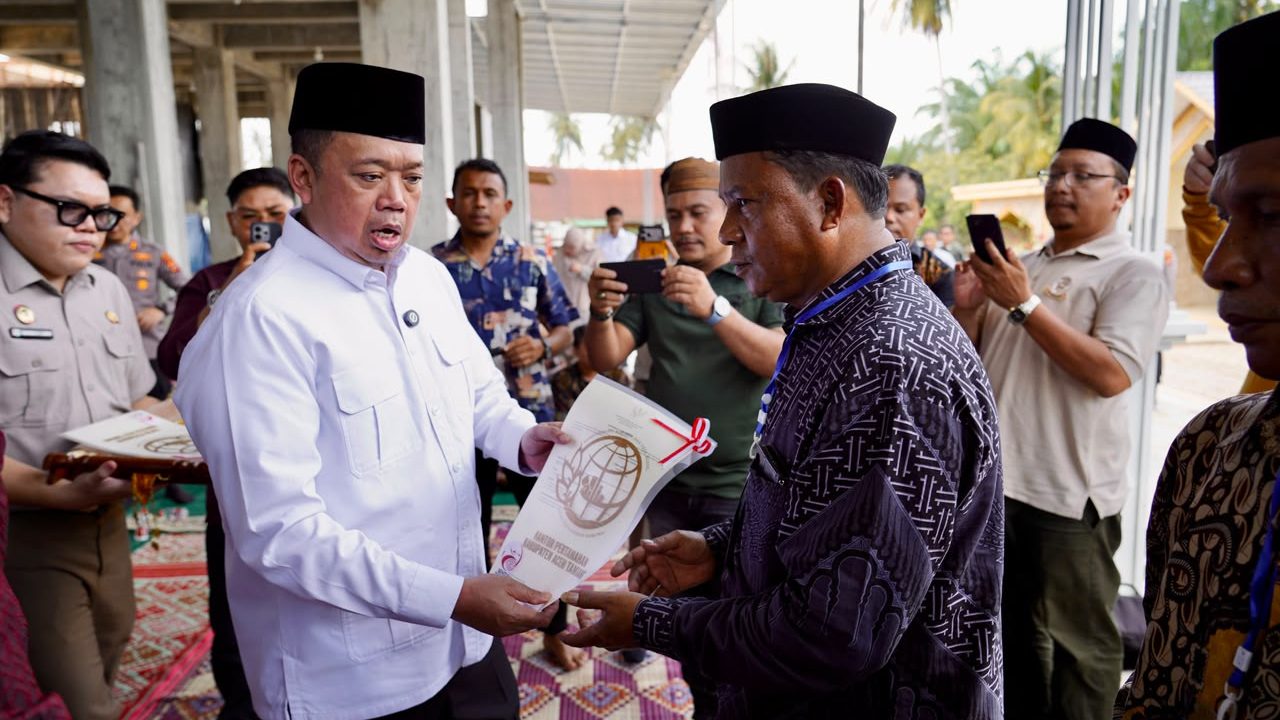 Menteri Nusron Serahkan Sertipikat Wakaf dan Bantuan dari MUI untuk Masjid Salman Alfarisi Aceh Tamiang